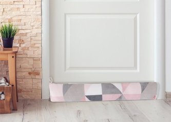 LIN - těsnící válec - růžové trojúhelníky - 15x90cm