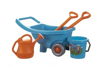 Vozík/kolečko s doplňky plast v síťce 32x52x30cm 12m+ Vozík/kolečko s doplňky plast v síťce 32x52x30cm 12m+