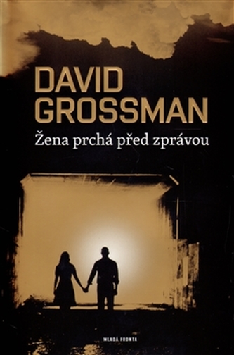 Žena prchá před zprávou