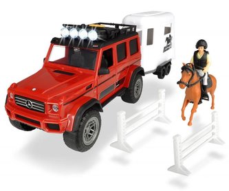 Mercedes V8 s přívěsem pro koně