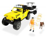 Jeep s rybářským člunem
