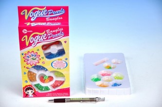 Korálky s doplňky v krabičce