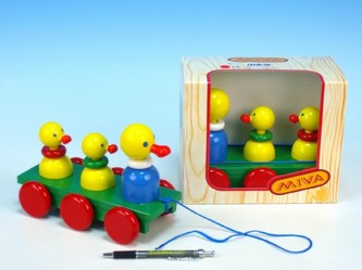 Tři kačenky dřevo tahací žluté 22cm v krabici od 12 měsíců