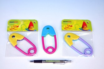 Chrastítko špendlík plast 12cm (1 ks) 5 různých druhů