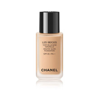 Chanel Rozjaňující make-up pro přirozeně svěží vzhled pleti Les Beiges SPF 25 (Healthy Glow Foundation) 30 ml Rozjaňující make-up pro přirozeně svěží vzhled pleti Les Beiges SPF 25 (Healthy Glow Foundation) 30 ml - Odstín 30 woman