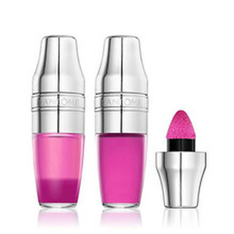 Lancome Dvoufázový lesk na rty Juicy Shaker (Lip Gloss) 6, 5 ml Dvoufázový lesk na rty Juicy Shaker (Lip Gloss) 6, 5 ml - Odstín 102 Apri-Cute woman