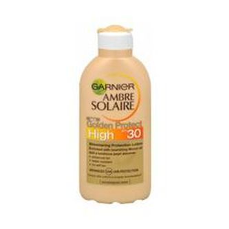 Garnier Ambre Solaire Golden Protect Shimmering Protection Lotion SPF 30 - Mléko na opalování 200 ml pro ženy