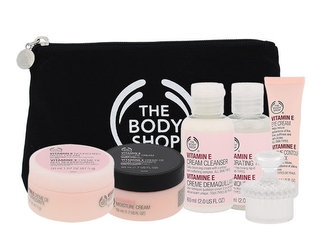 The Body Shop Vitamin E čisticí mléko 60 ml + hydratační čisticí voda 60 ml + hydratační krém 50 ml + hydratační noční krém 50 ml+ oční krém 15 ml + čisticí kartáček + taška