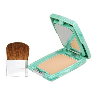 Clinique Kompaktní pudrový make-up Almost Powder SPF 15 (Powder Make-Up) 10 g Kompaktní pudrový make-up Almost Powder SPF 15 (Powder Make-Up) 10 g - Odstín 03 Light (MF) woman