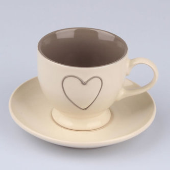 Porcelánový šálek se srdcem a podšálek - krémový 200 ml