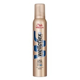 Wella Wellaflex 2nd Day Volume Tužidlo na vlasy 200 ml pro ženy Wella Wellaflex 2nd Day Volume Tužidlo na vlasy 200 ml pro ženy
