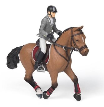 Kůň s jezdcem na závodech