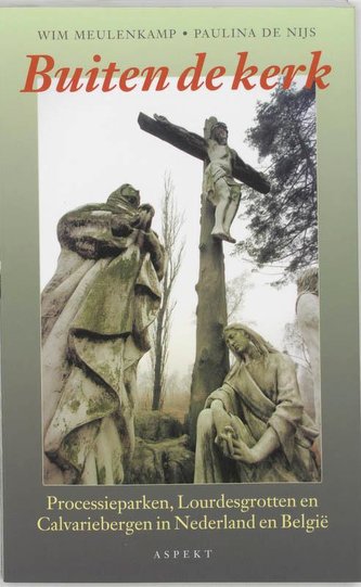 Buiten de kerk