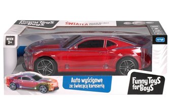 Auto wyścigowe ze świecącą karoserią T&B;