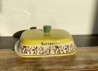 Máslenka keramická, náhodný motiv