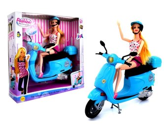 Lalka na skuterze Lalka na skuterze