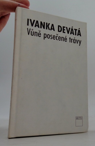 Vůně posečené trávy