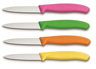 nůž  8cm vlnka, špič.kuch. VICTORINOX