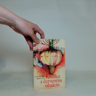 Knížka s červeným obalem