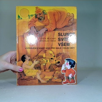 Slunce svítí všem