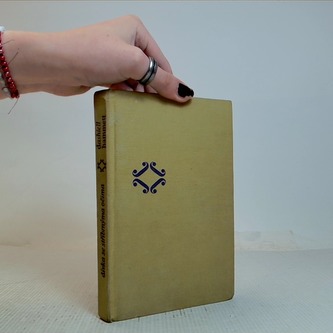 Dívka sw stříbrnýma očima