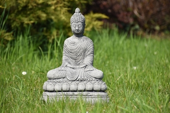 Zahradní betonová dekorace - Buddha meditující na lotosu - Dhyana Mudra Zahradní betonová dekorace - Buddha meditující na lotosu - Dhyana Mudra