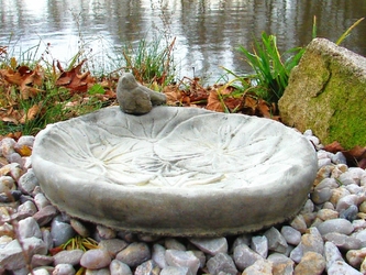 Zahradní betonová dekorace - Ptačí pítko kulaté Zahradní betonová dekorace - Ptačí pítko kulaté