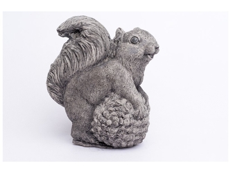 Zahradní betonová dekorace - Veverka