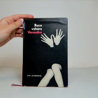 Ruce vzhůru Veroniko