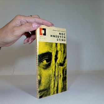 Noc hnědých stínů