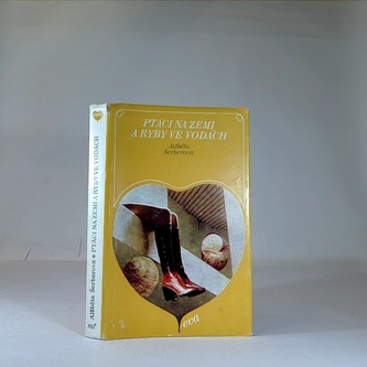 Ptáci na zemi a ryby ve vodách