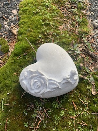 Srdce betonové na hrob dekor růže