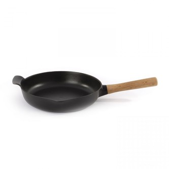 Pánev litinová s dřevěnou rukojetí RON 26 cm černá