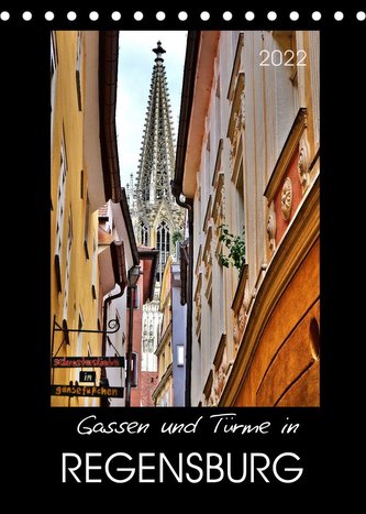 Gassen und Türme in Regensburg (Tischkalender 2022 DIN A5 hoch)
