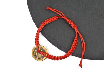 Náramek červený s mincí štěstí