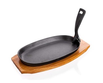 BANQUET Pánev litinová na dřevěném prkénku GRADA 23 x 14 cm