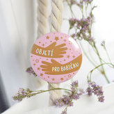 Připínáček - Objetí pro babičku