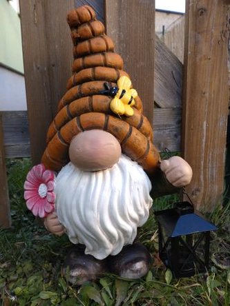 Skřítek s lucernou hnědá čepička