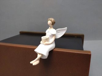 Víla s košíkem sedící malá