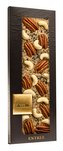 Blond čokoláda Valrhona, černá mořská sul, pekanové ořechy a kešu ořechy