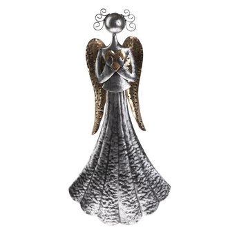 Kovový anděl se srdcem, 6/18